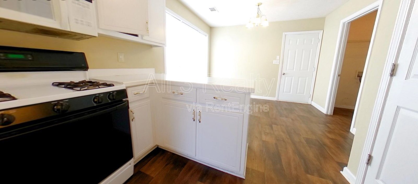 This spacious 3-bedroom, 2-bath home in Fayetteville, GA / New appliances at move-in property image