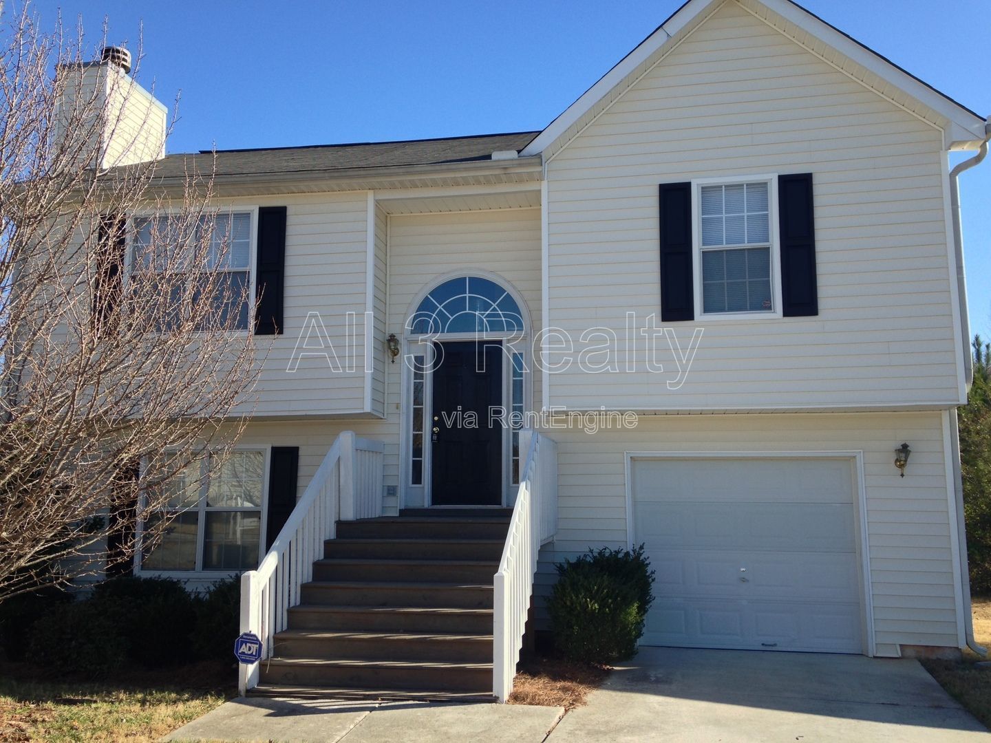 Welcome to this SPACIOUS 3-bedroom, 2.5-bath home located in Fairburn, GA. property image
