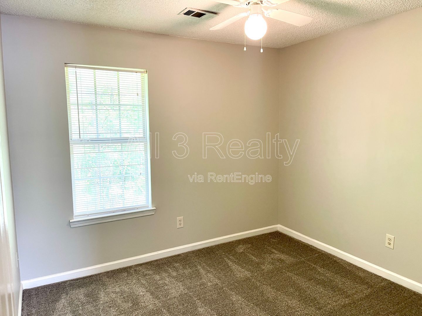 Welcome to this SPACIOUS 3-bedroom, 2.5-bath home located in Fairburn, GA. property image