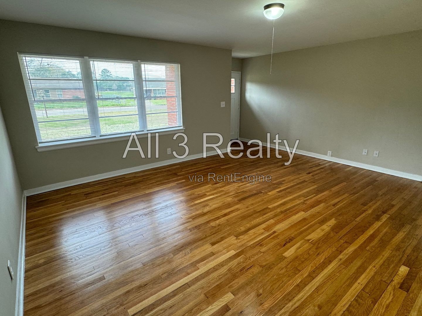 Stunning 3-Bedroom property image