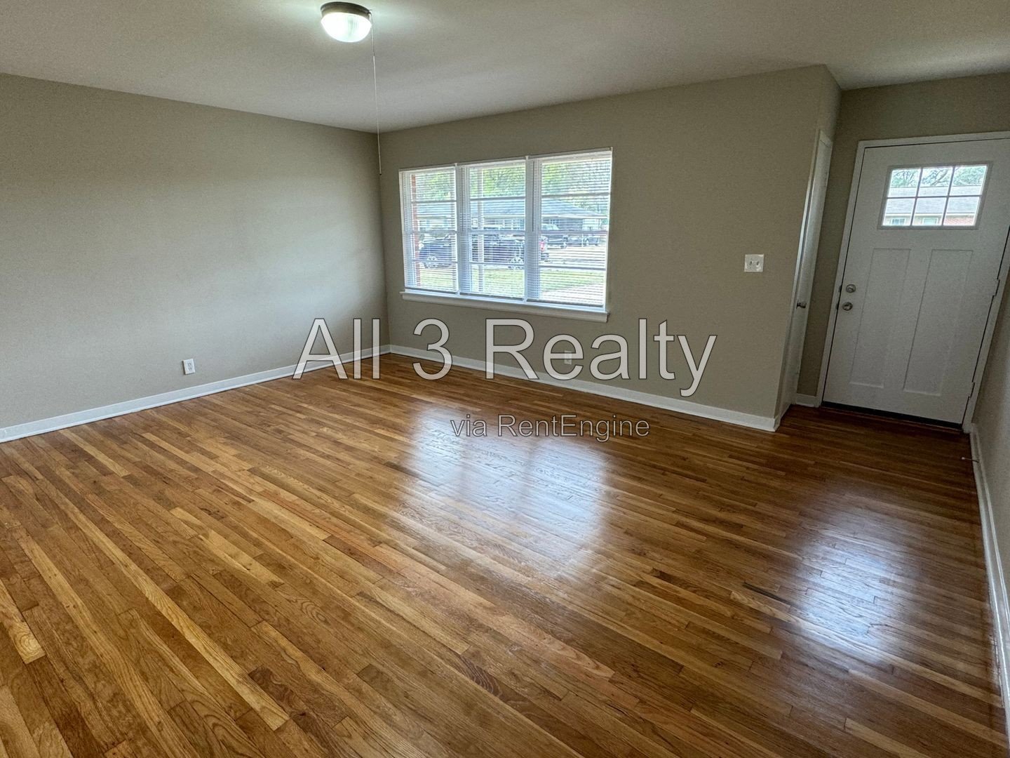 Stunning 3-Bedroom property image