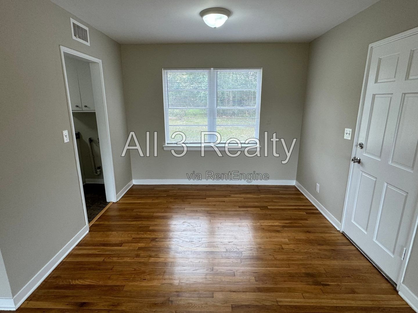 Stunning 3-Bedroom property image
