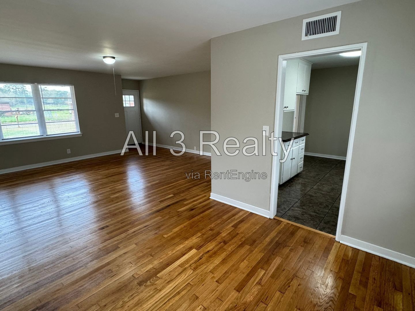 Stunning 3-Bedroom property image