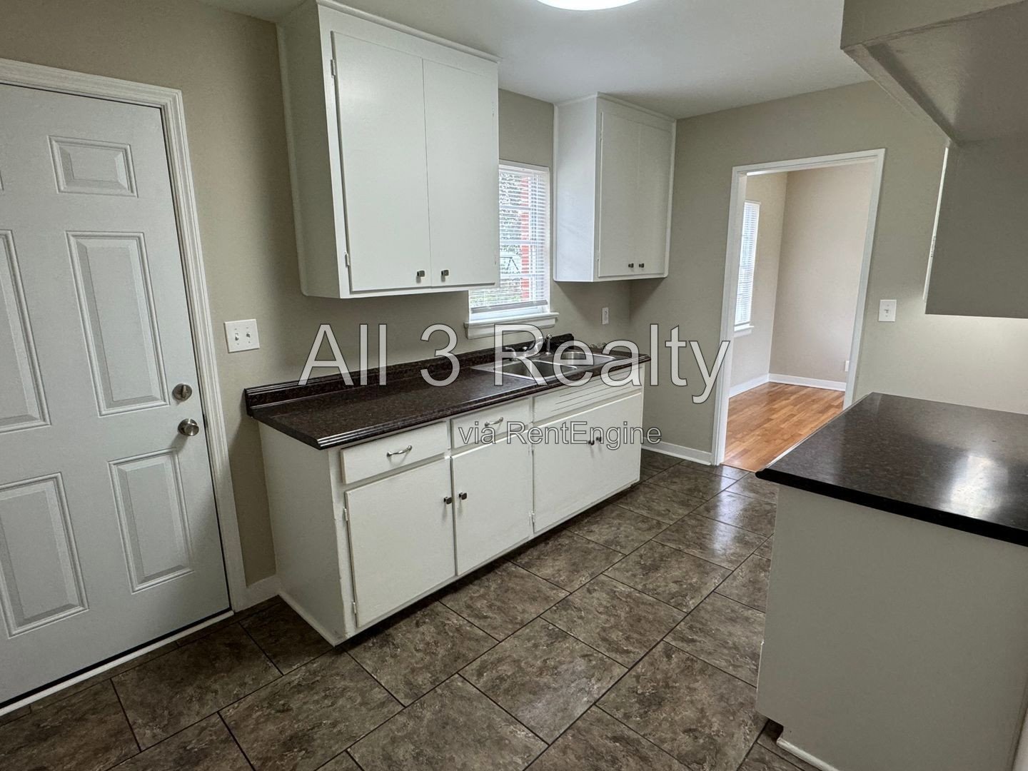 Stunning 3-Bedroom property image