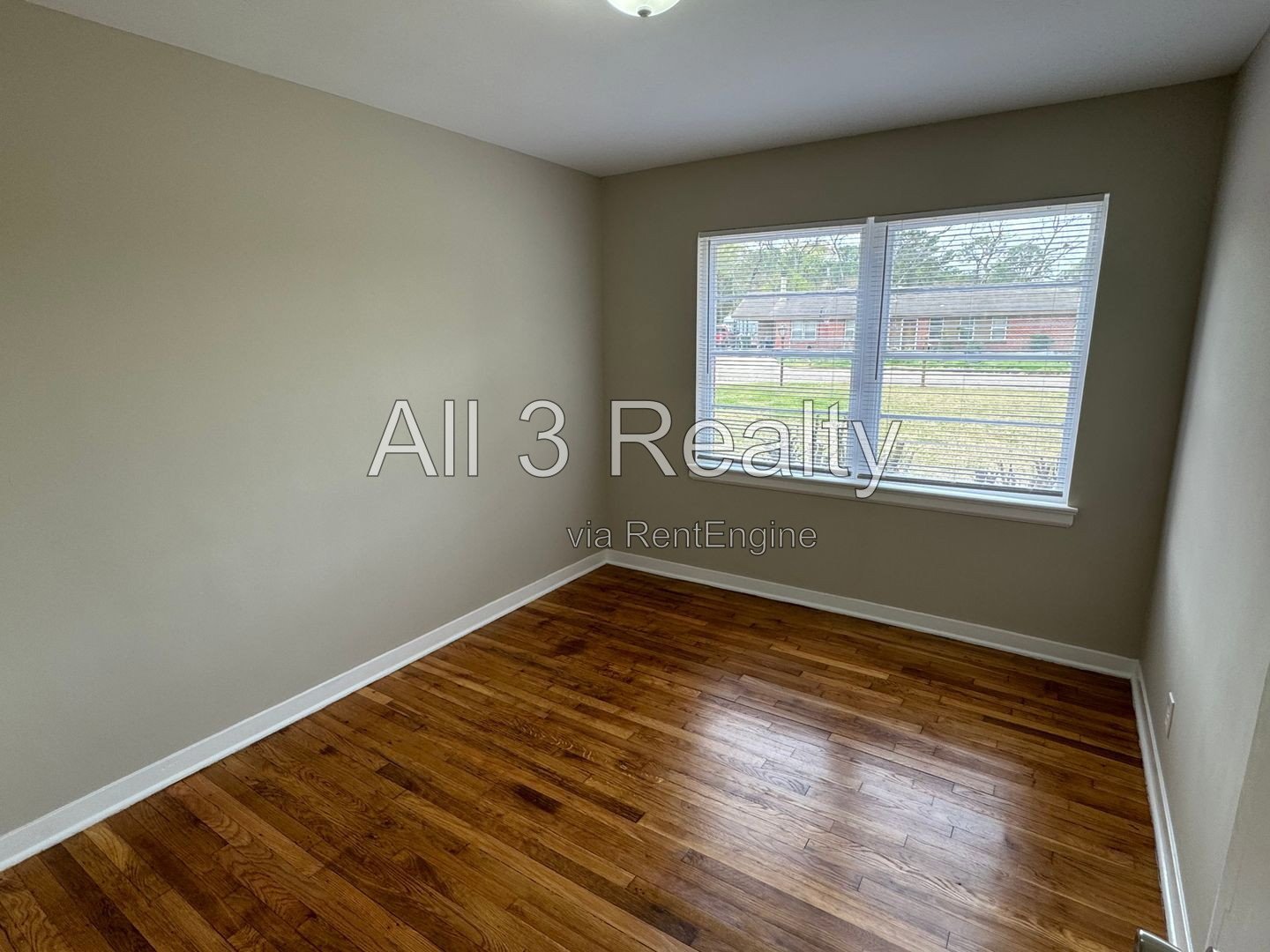 Stunning 3-Bedroom property image