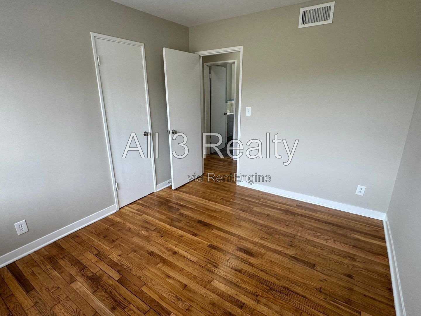 Stunning 3-Bedroom property image