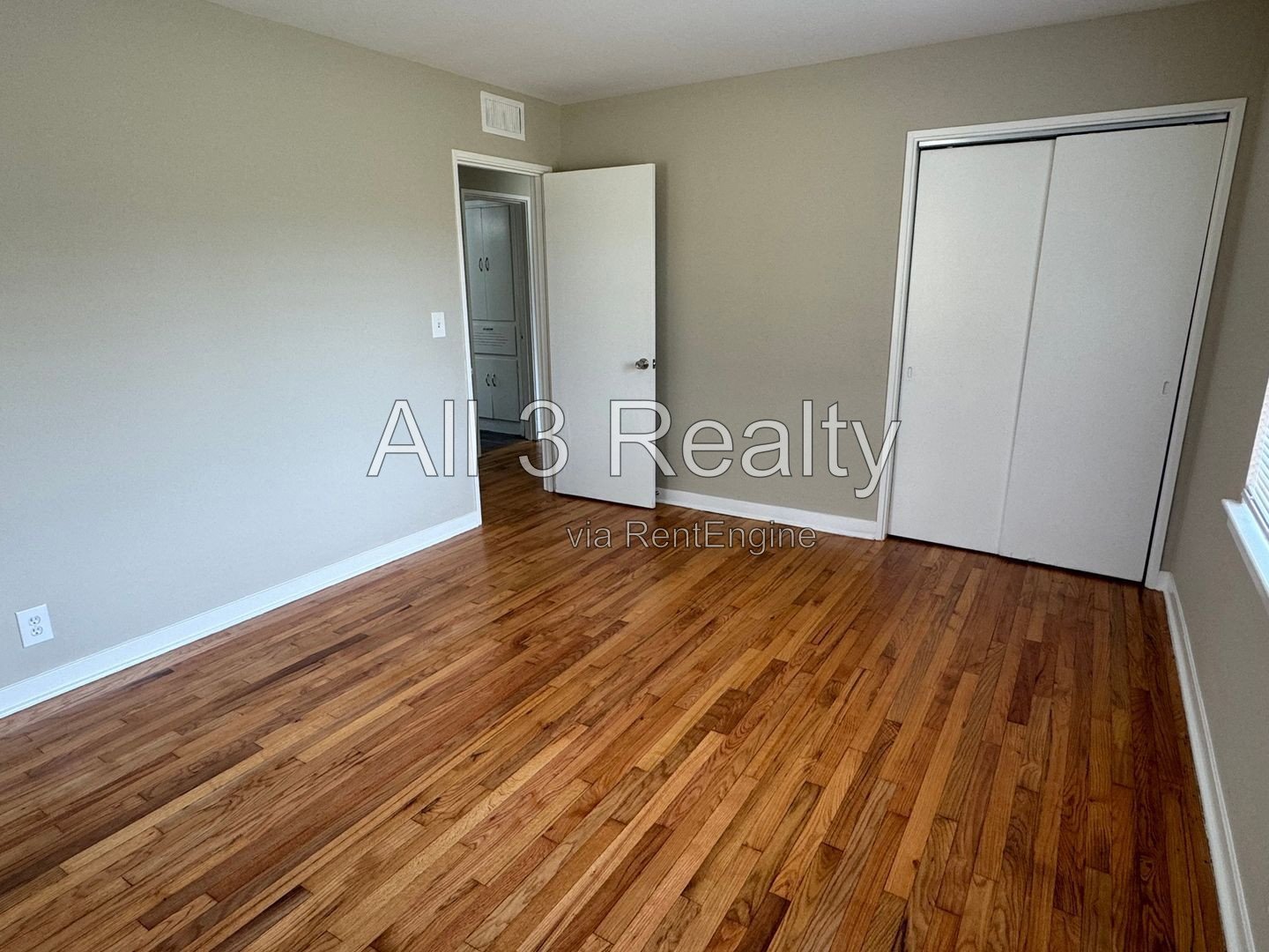 Stunning 3-Bedroom property image