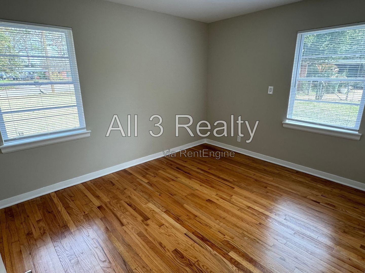 Stunning 3-Bedroom property image