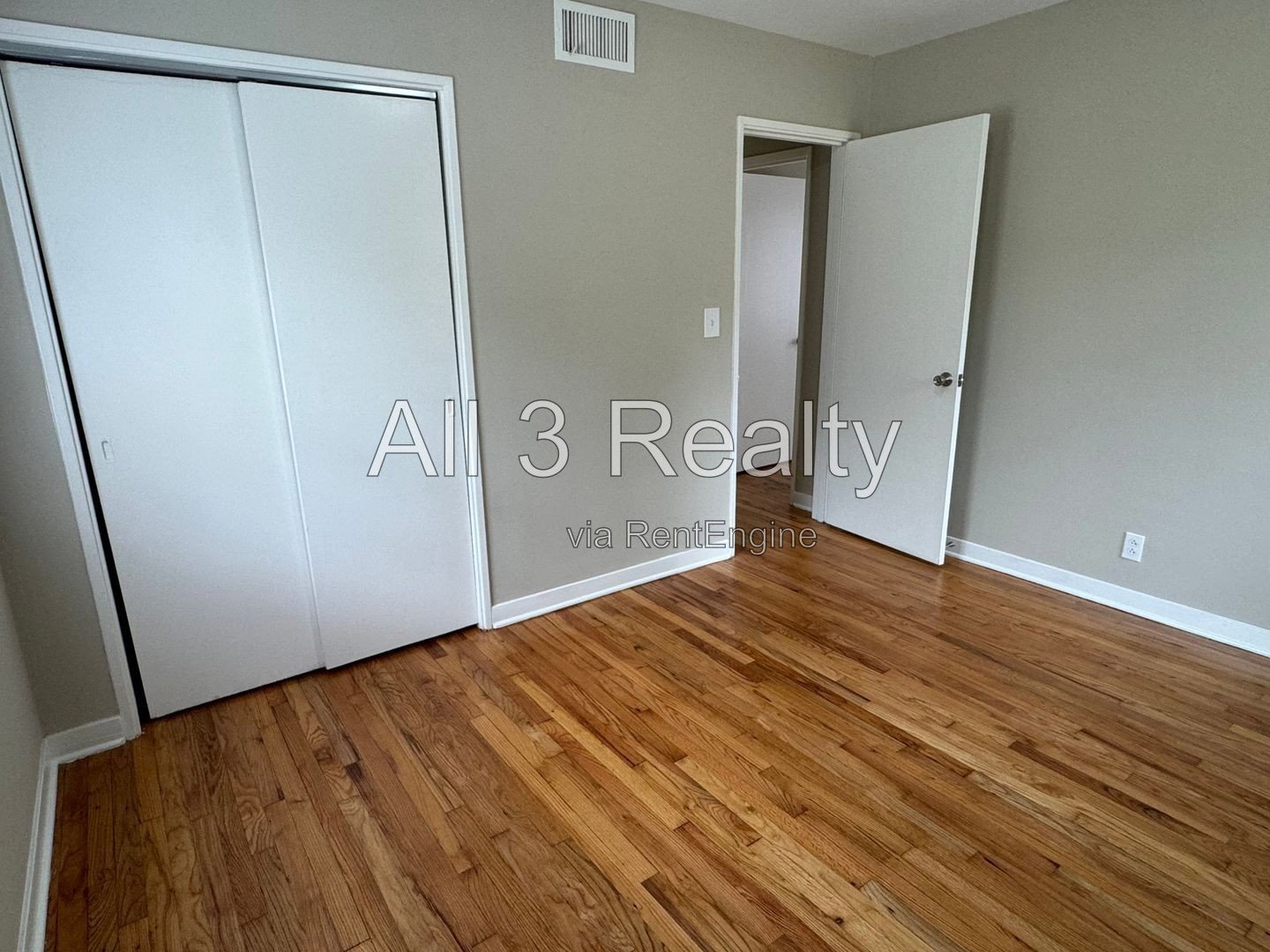 Stunning 3-Bedroom property image
