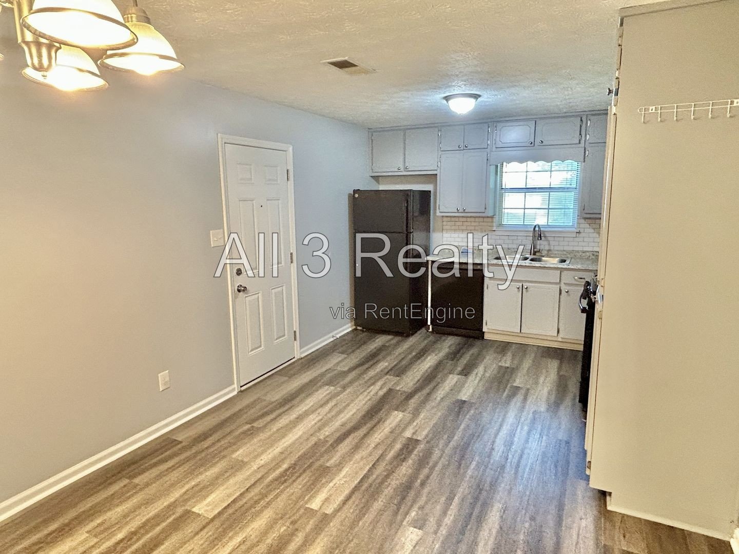 Charming 2-bedroom, 1.5-bath home in Stockbridge, GA, offering a comfortable layout and thoughtful details. T property image