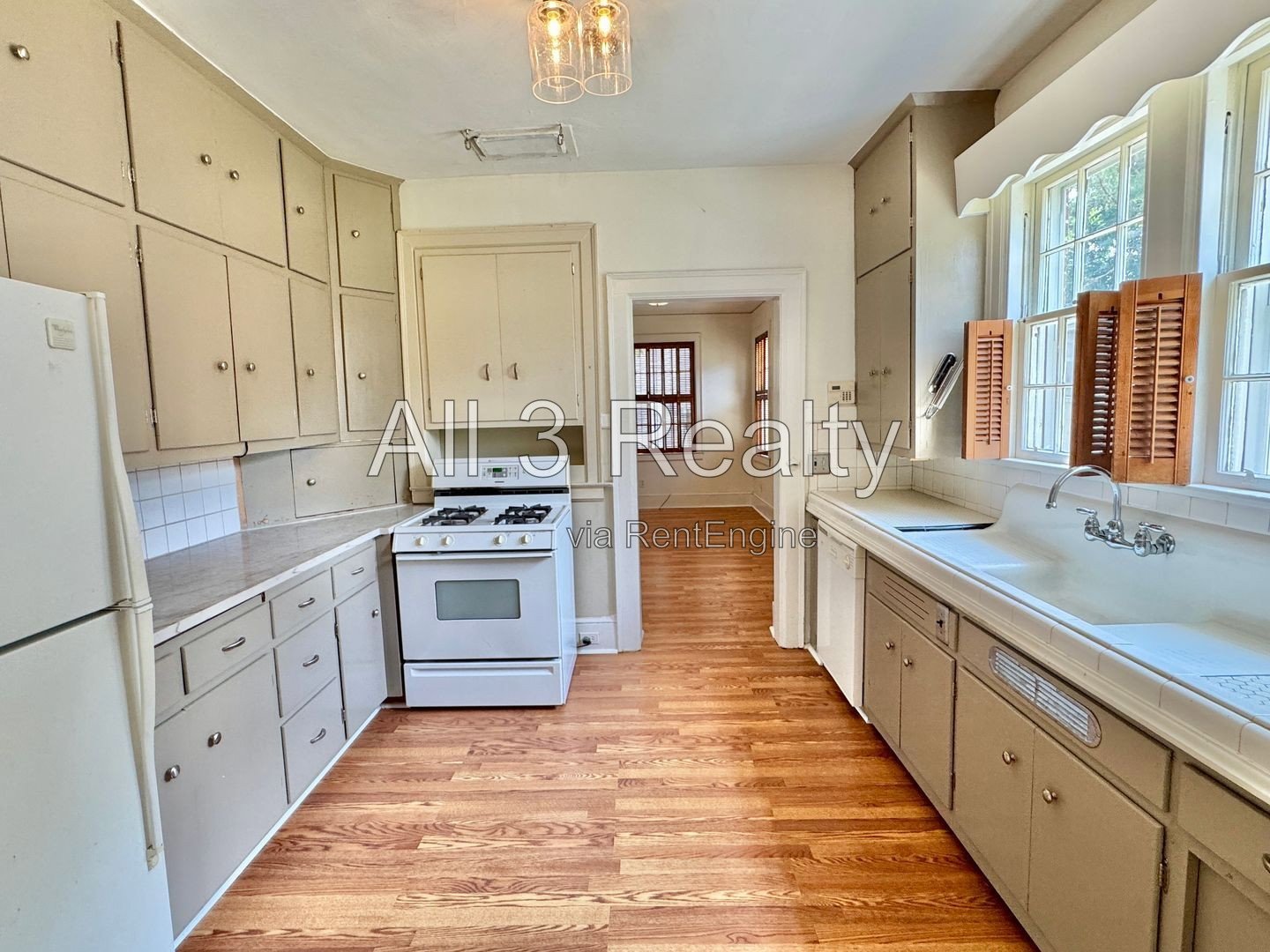 Curb appeal and more with this 3 Bedroom 2 bath property image