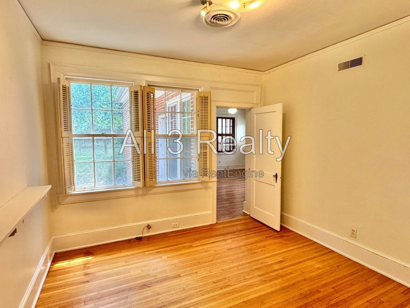 Curb appeal and more with this 3 Bedroom 2 bath property image