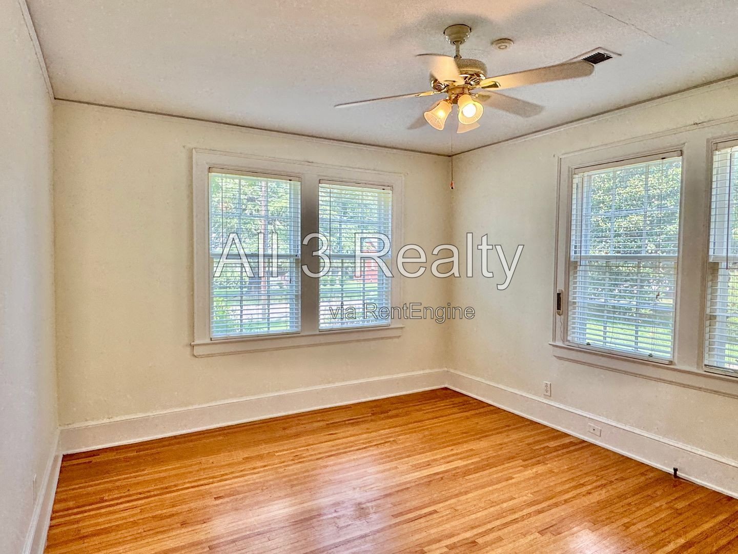Curb appeal and more with this 3 Bedroom 2 bath property image