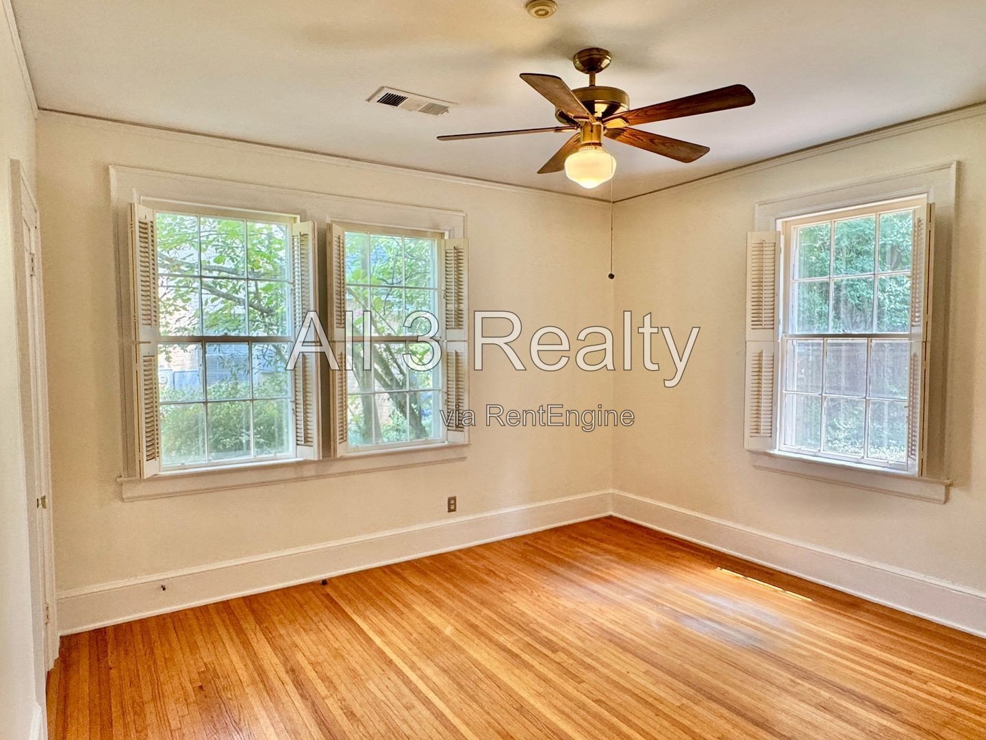 Curb appeal and more with this 3 Bedroom 2 bath property image