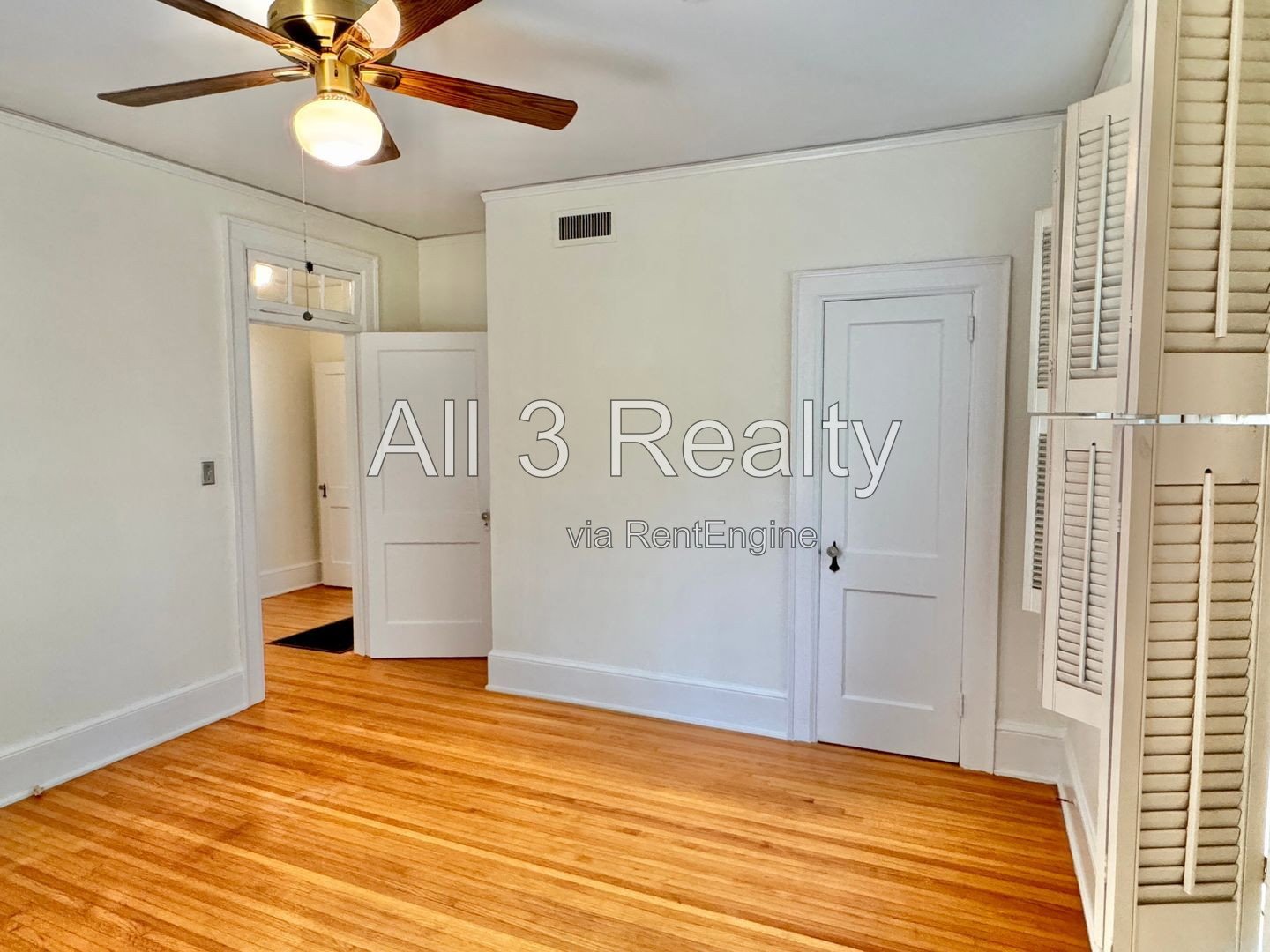 Curb appeal and more with this 3 Bedroom 2 bath property image