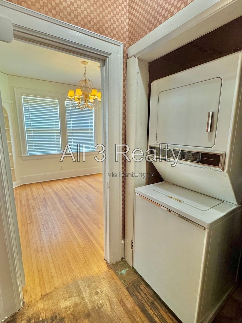 Curb appeal and more with this 3 Bedroom 2 bath property image