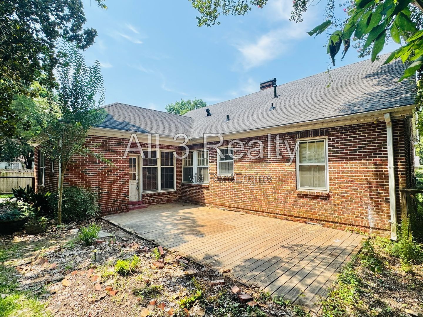 Curb appeal and more with this 3 Bedroom 2 bath property image