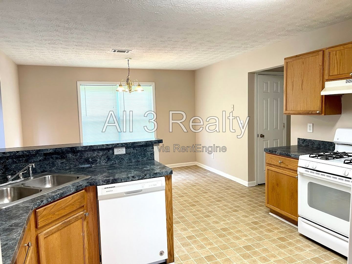 Welcome to this spacious 4 bedroom, 2.5 bathroom home located in Lithonia, GA. property image