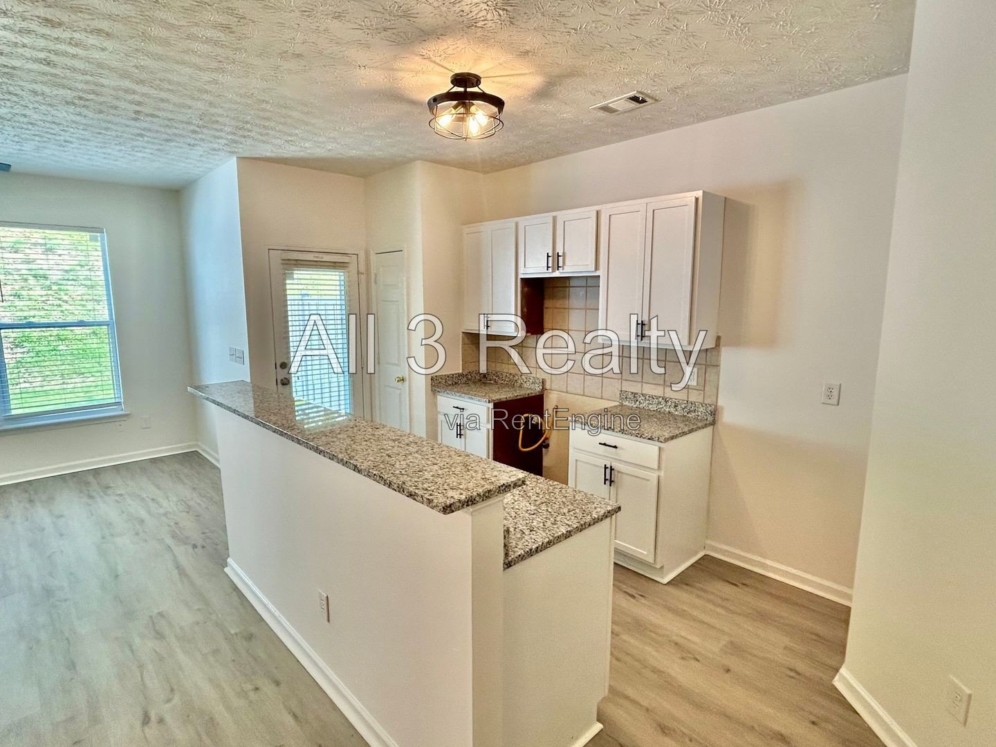 Great Location, Beautiful Townhome, 3-bedroom, 2.5-bath townhome in Flowery Branch, GA property image