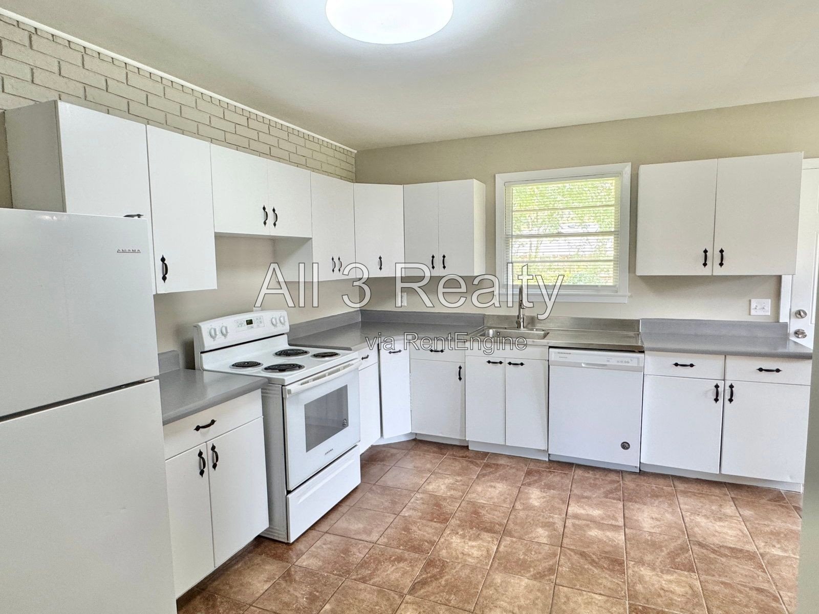 Brick Beauty! 3 Bedroom / 2 Bathroom Home Available in Montgomery! property image