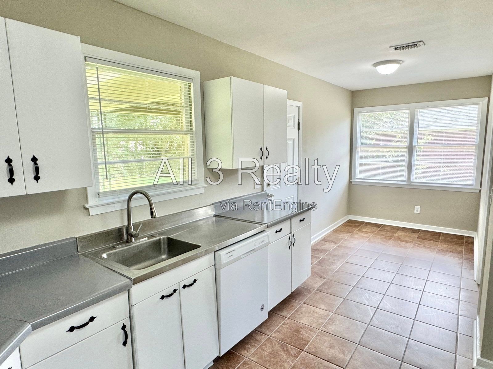Brick Beauty! 3 Bedroom / 2 Bathroom Home Available in Montgomery! property image