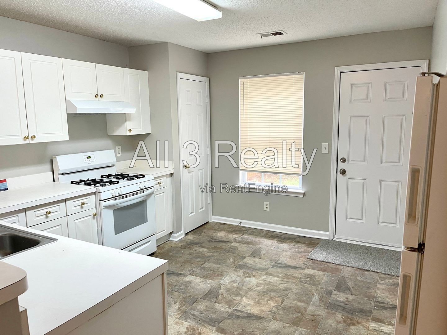 Charming 3-bedroom, 2.5-bath home in McDonough, GA featuring comfortable carpeted living spaces and ceiling fans throughout. property image