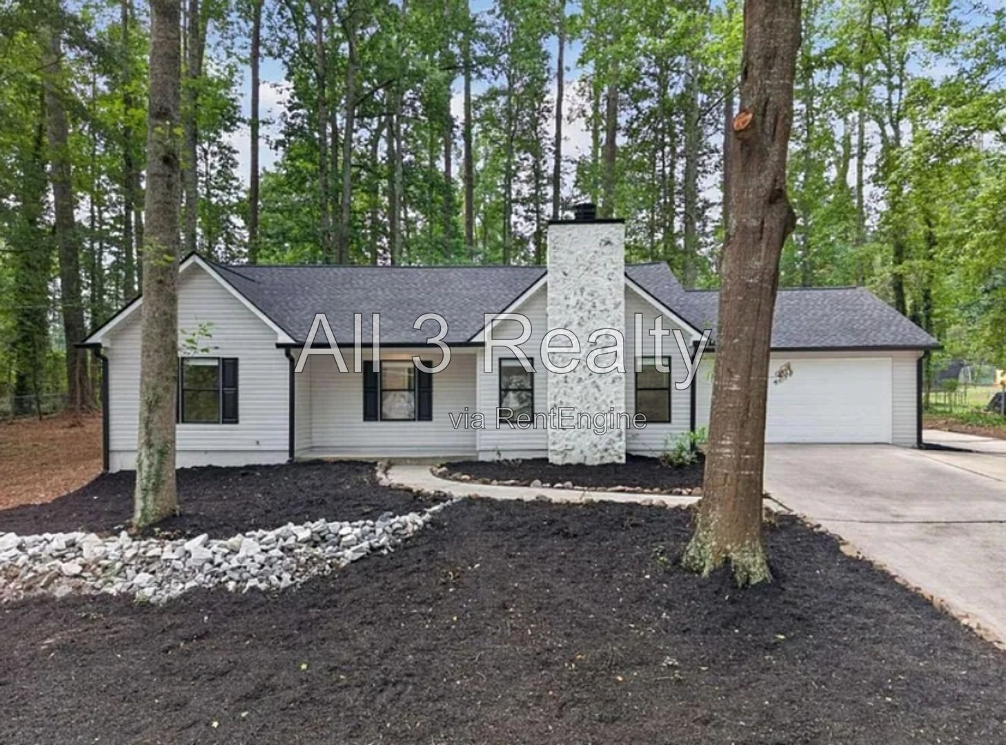 Discover this renovated 3-bedroom, 2-bath home in Fayetteville, GA. The interior features a cozy fireplace and ceiling fans throughout for added comfort. property image