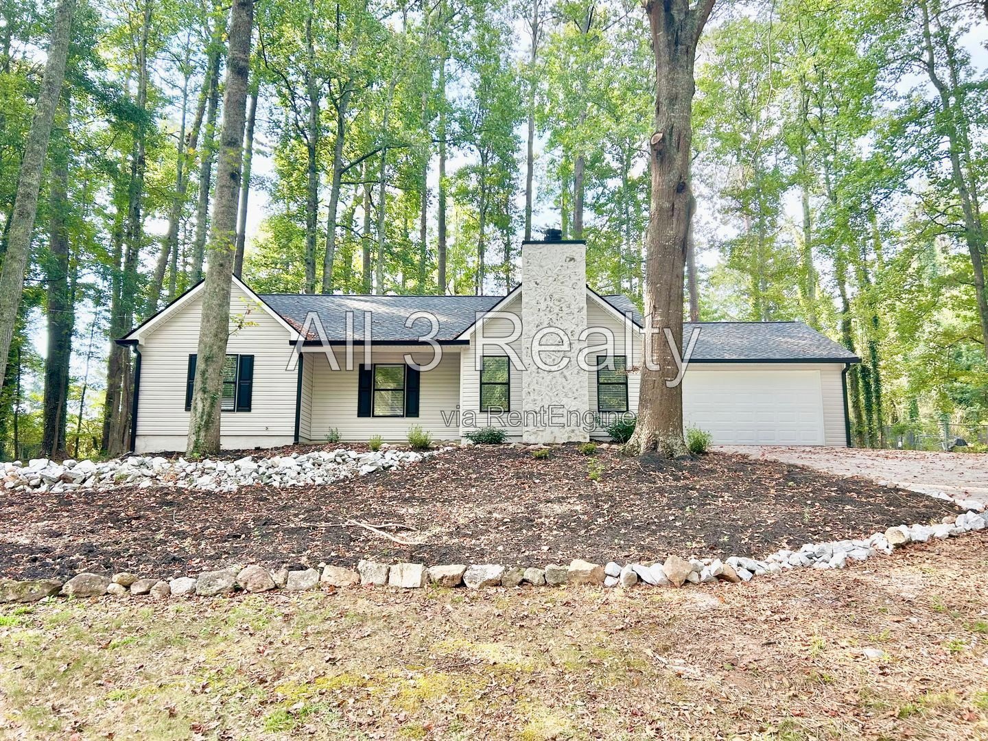 Discover this renovated 3-bedroom, 2-bath home in Fayetteville, GA. The interior features a cozy fireplace and ceiling fans throughout for added comfort. property image