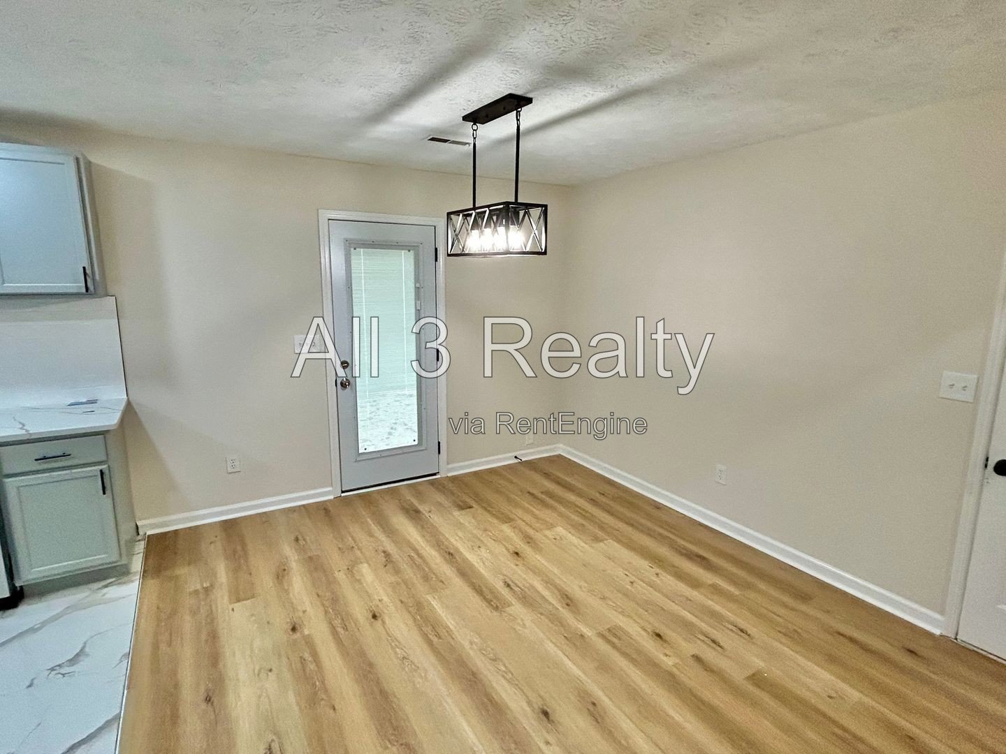 Discover this renovated 3-bedroom, 2-bath home in Fayetteville, GA. The interior features a cozy fireplace and ceiling fans throughout for added comfort. property image