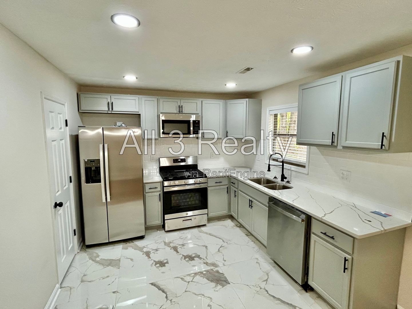 Discover this renovated 3-bedroom, 2-bath home in Fayetteville, GA. The interior features a cozy fireplace and ceiling fans throughout for added comfort. property image