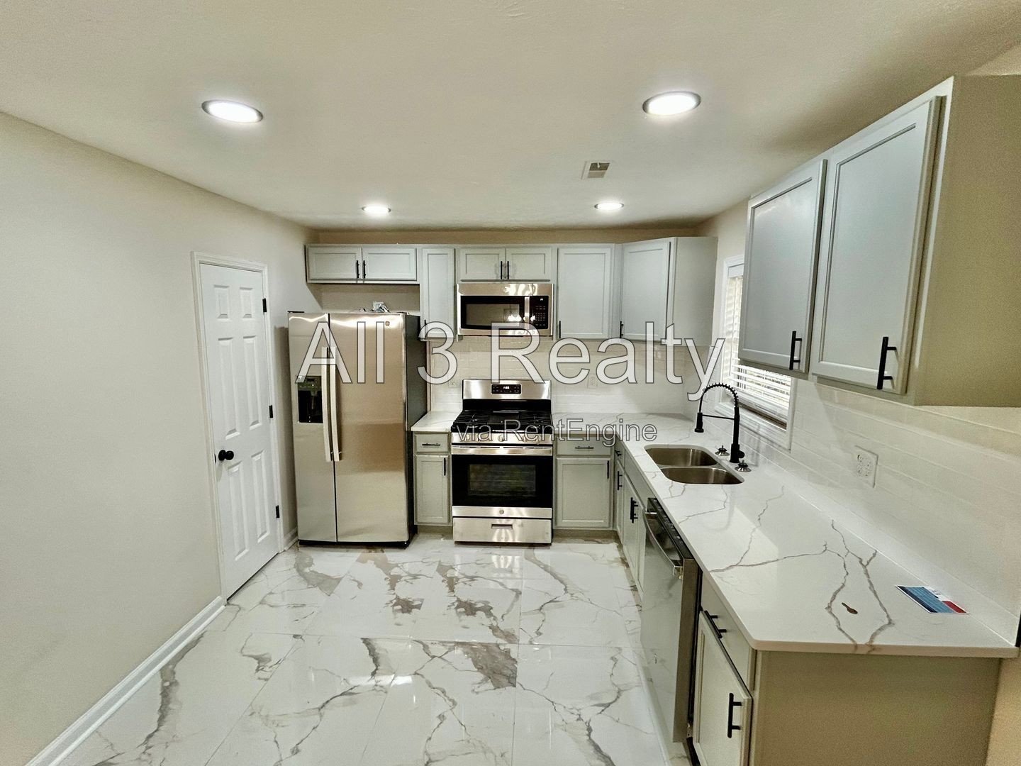 Discover this renovated 3-bedroom, 2-bath home in Fayetteville, GA. The interior features a cozy fireplace and ceiling fans throughout for added comfort. property image