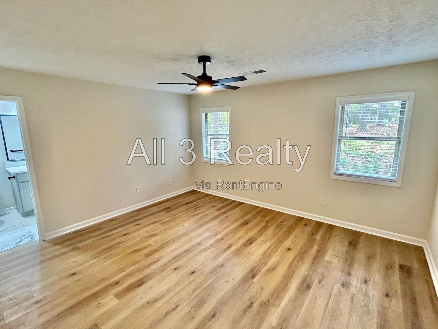 Discover this renovated 3-bedroom, 2-bath home in Fayetteville, GA. The interior features a cozy fireplace and ceiling fans throughout for added comfort. property image