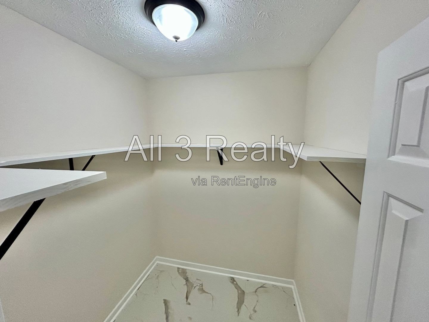 Discover this renovated 3-bedroom, 2-bath home in Fayetteville, GA. The interior features a cozy fireplace and ceiling fans throughout for added comfort. property image