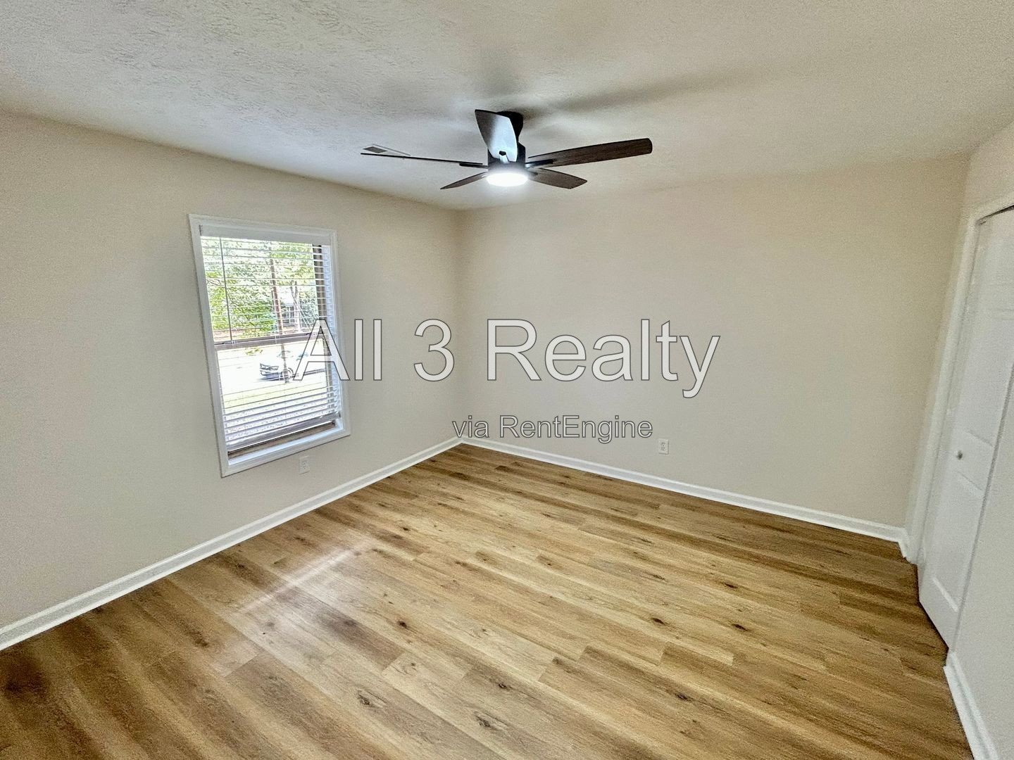 Discover this renovated 3-bedroom, 2-bath home in Fayetteville, GA. The interior features a cozy fireplace and ceiling fans throughout for added comfort. property image