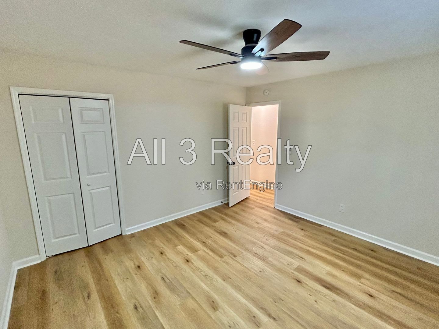 Discover this renovated 3-bedroom, 2-bath home in Fayetteville, GA. The interior features a cozy fireplace and ceiling fans throughout for added comfort. property image