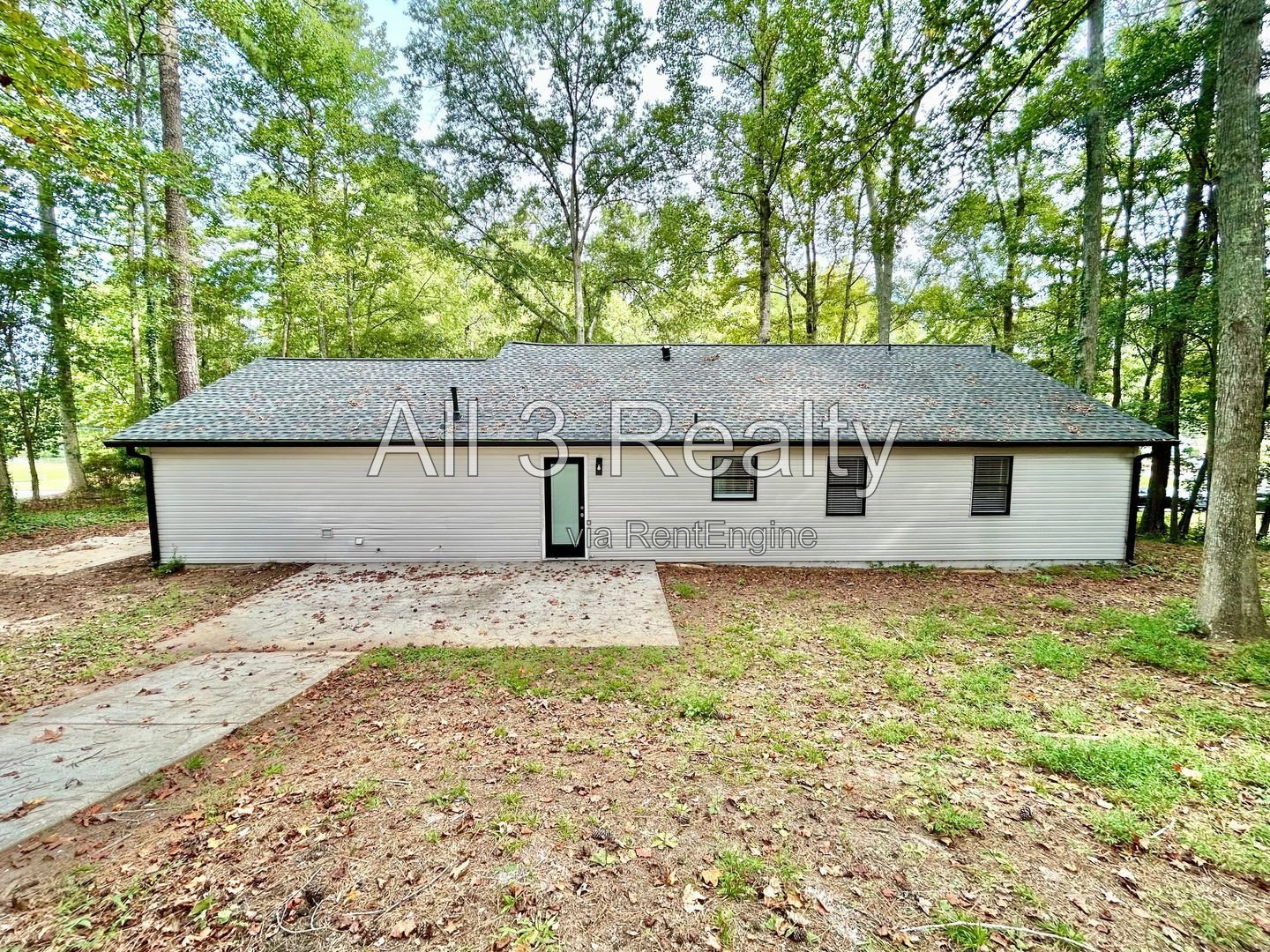 Discover this renovated 3-bedroom, 2-bath home in Fayetteville, GA. The interior features a cozy fireplace and ceiling fans throughout for added comfort. property image