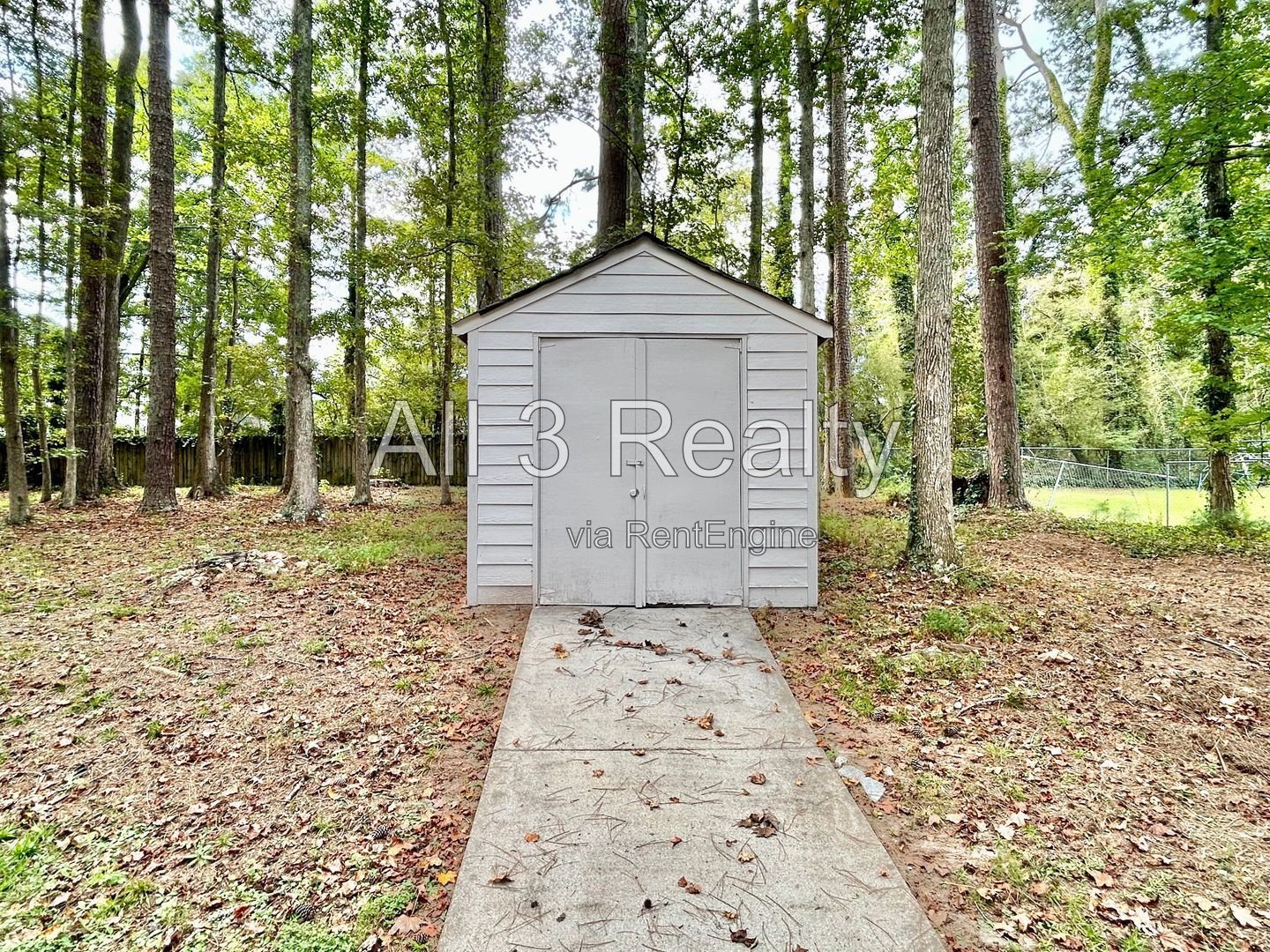 Discover this renovated 3-bedroom, 2-bath home in Fayetteville, GA. The interior features a cozy fireplace and ceiling fans throughout for added comfort. property image