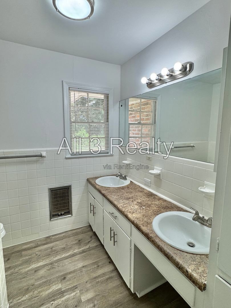 Impressive 4-Bedroom Home with 3.5 Baths property image