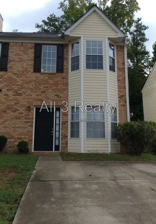 Fantastic & Cozy 2 Bedroom / 2 Bathroom Townhome in College Park! property image
