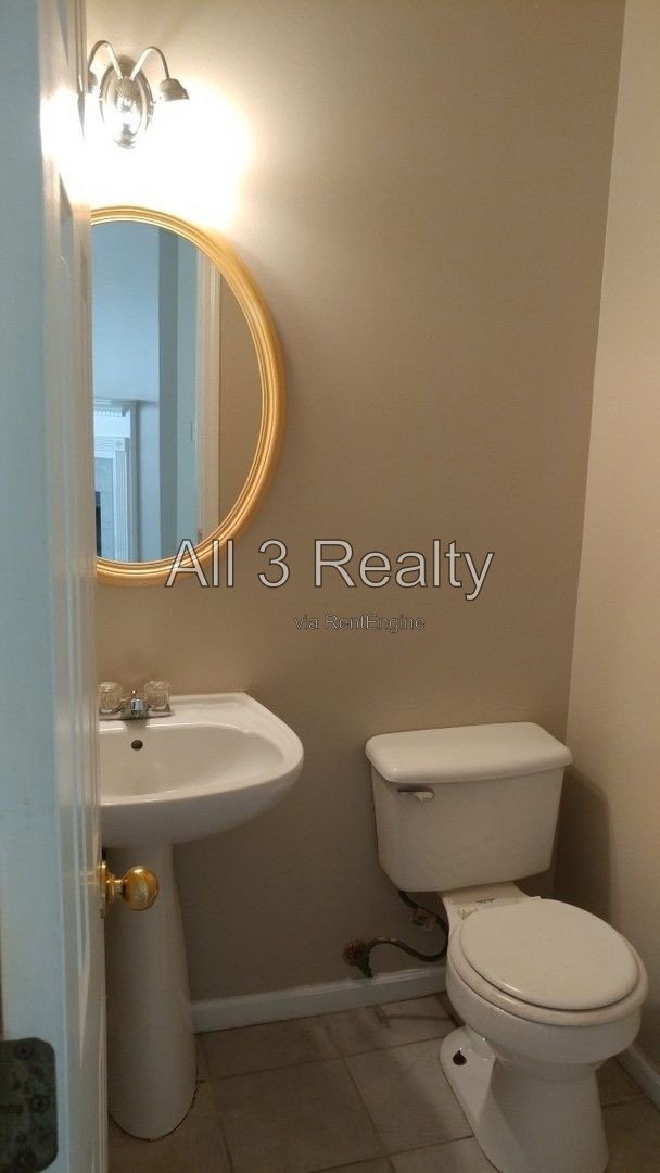 Fantastic & Cozy 2 Bedroom / 2 Bathroom Townhome in College Park! property image