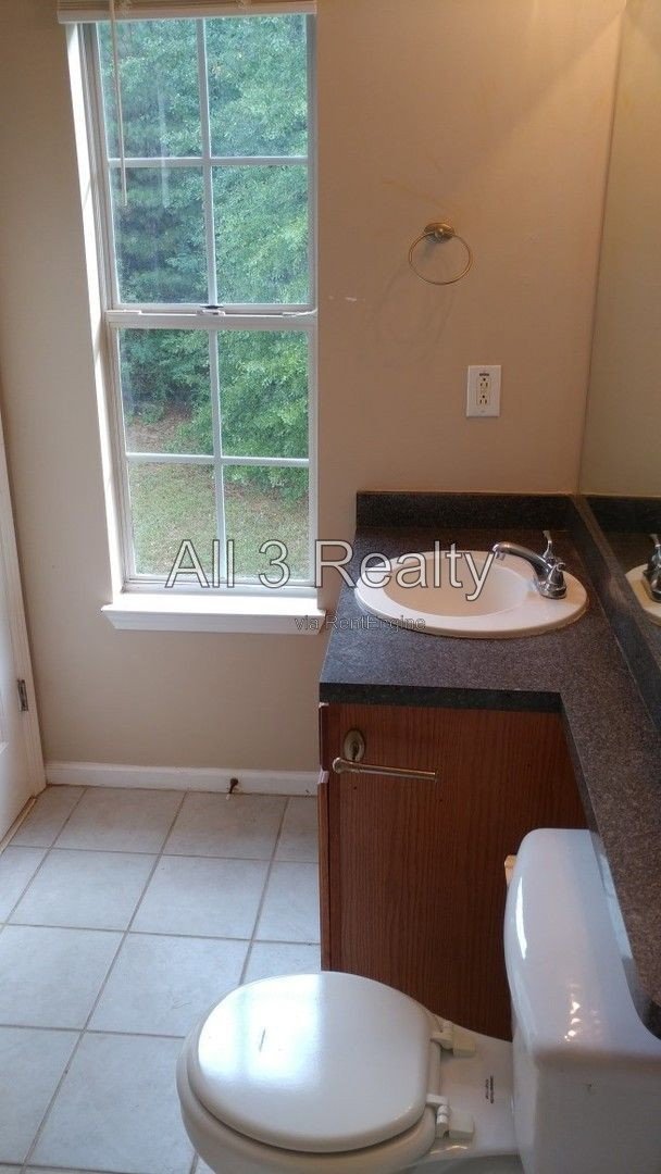 Fantastic & Cozy 2 Bedroom / 2 Bathroom Townhome in College Park! property image