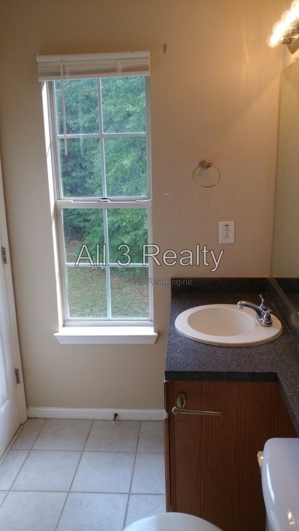 Fantastic & Cozy 2 Bedroom / 2 Bathroom Townhome in College Park! property image