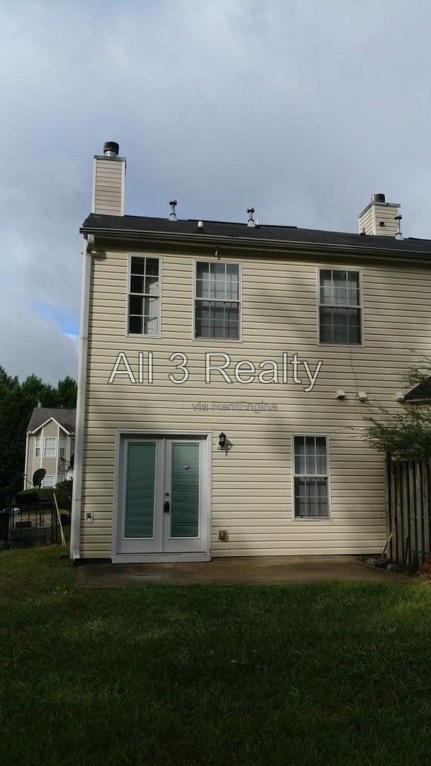 Fantastic & Cozy 2 Bedroom / 2 Bathroom Townhome in College Park! property image
