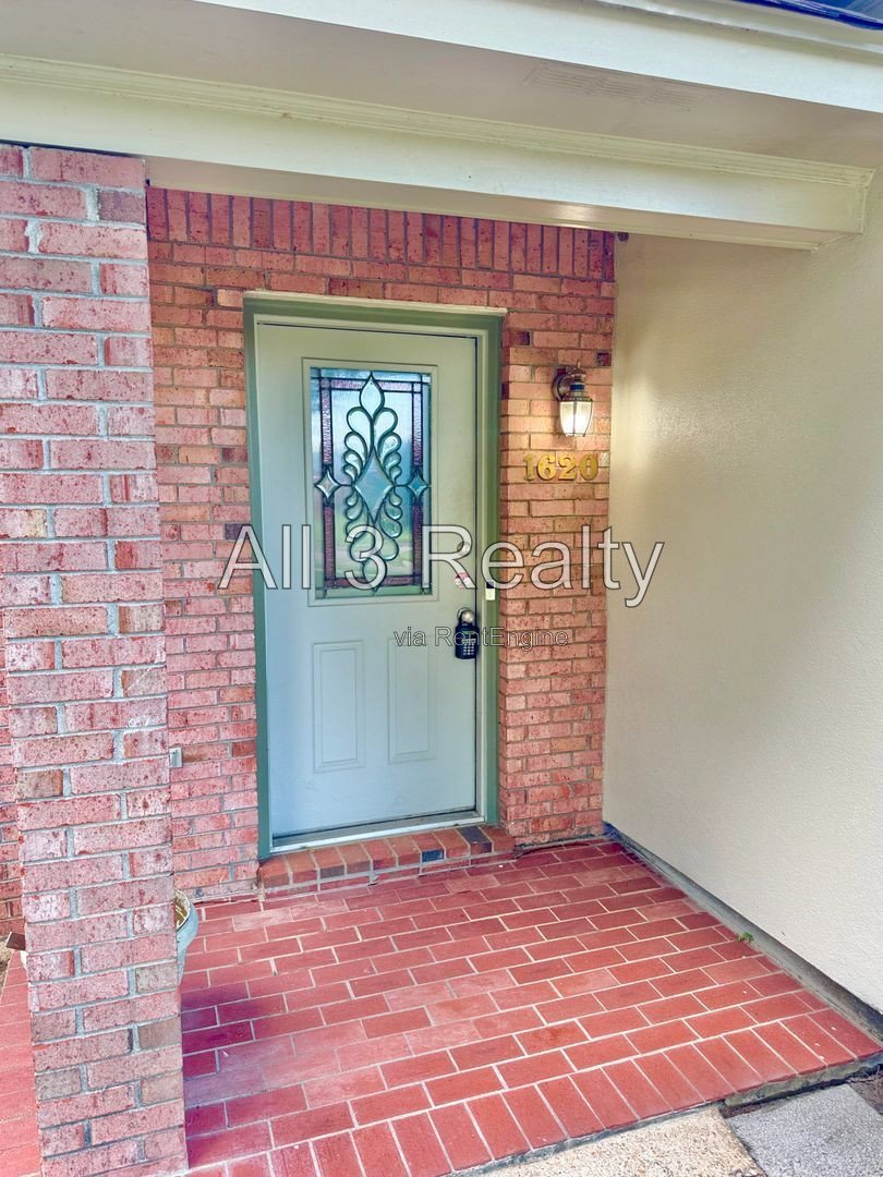 Charming Courtyard-3 Bedroom property image