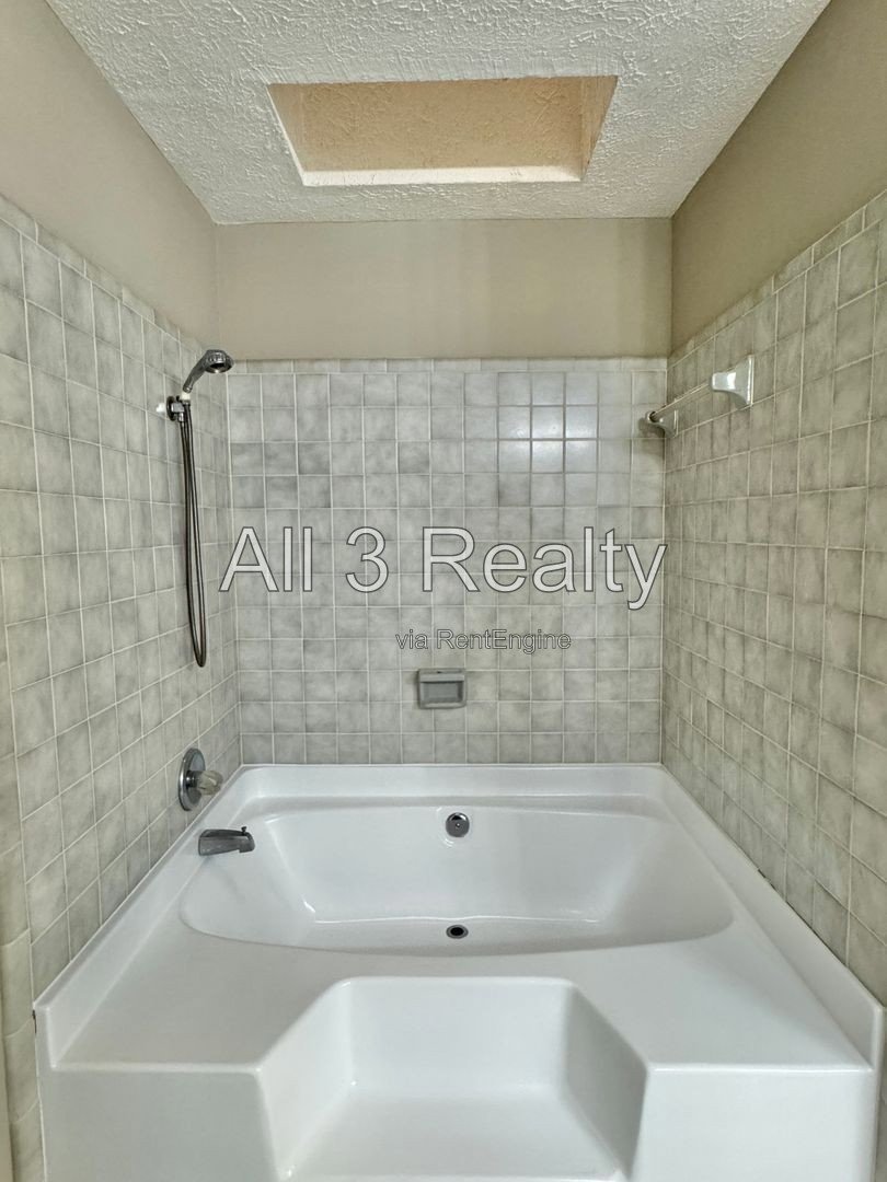 Charming Courtyard-3 Bedroom property image