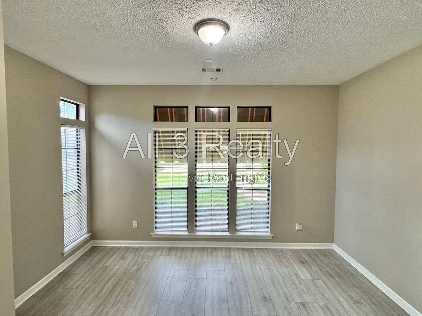 Charming Courtyard-3 Bedroom property image