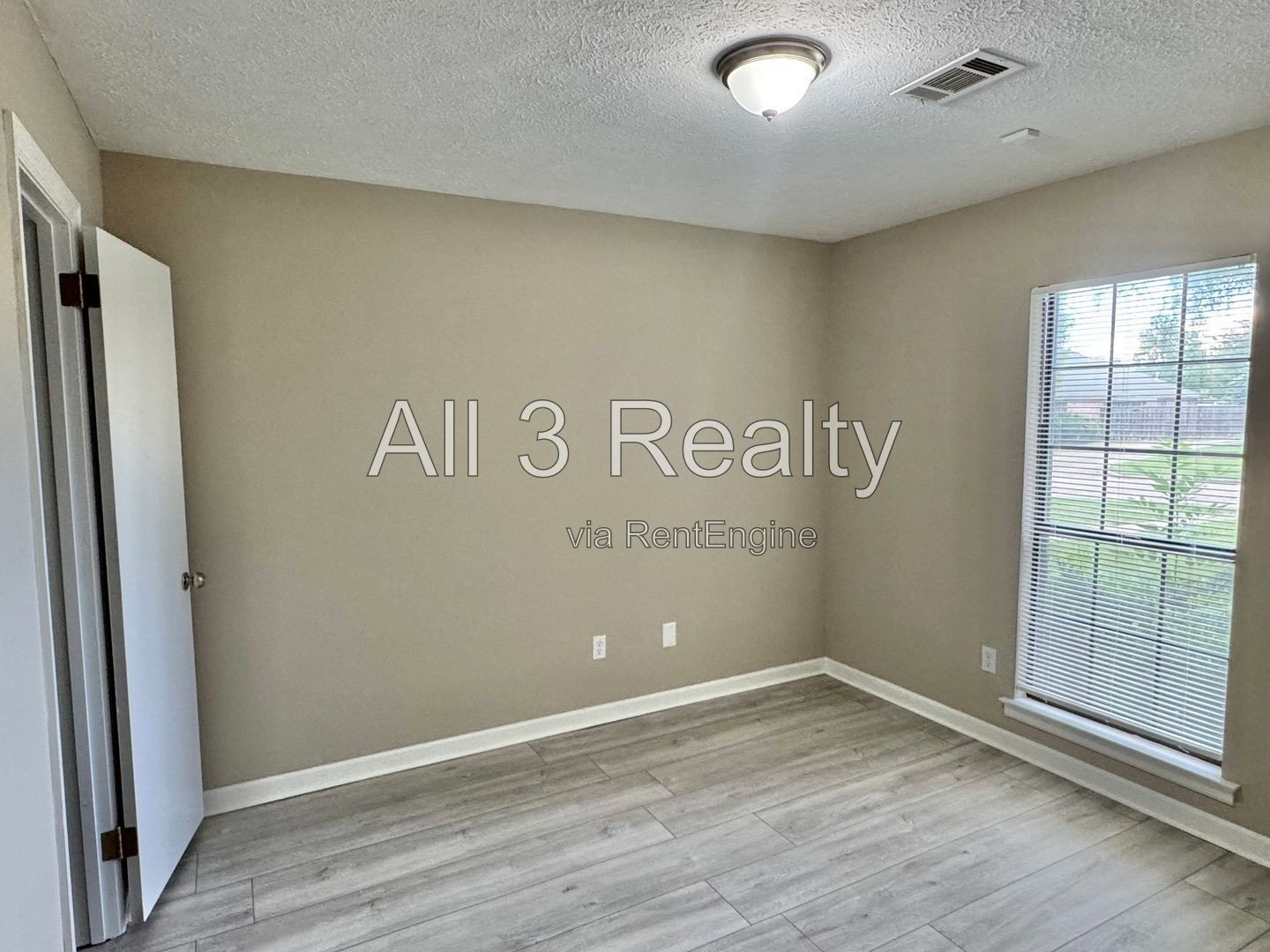 Charming Courtyard-3 Bedroom property image