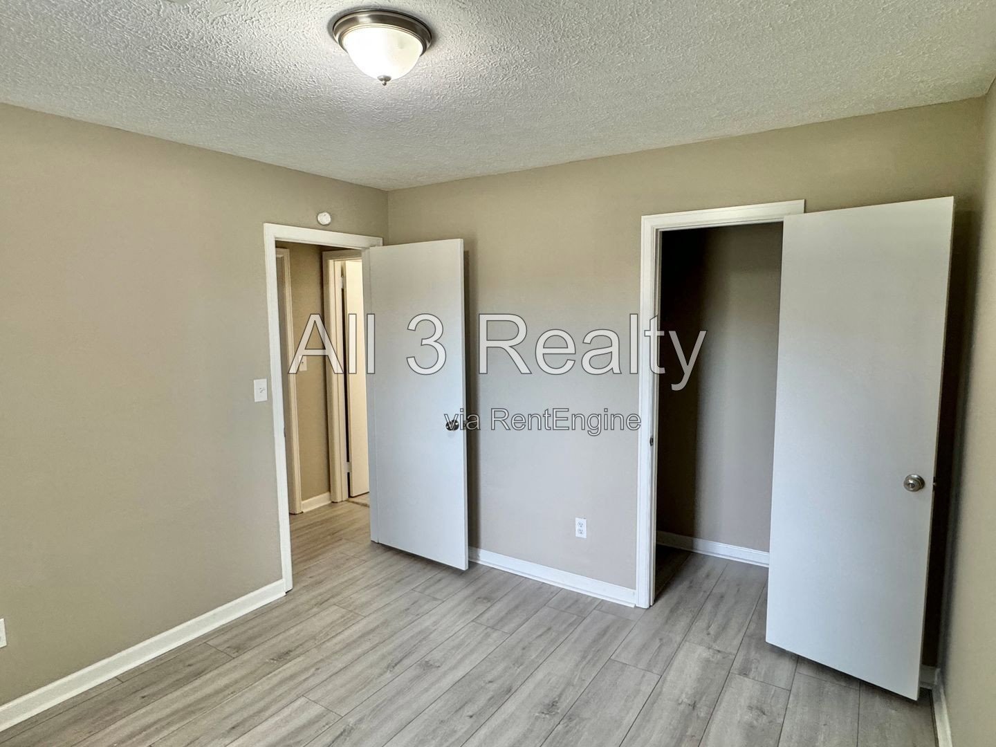 Charming Courtyard-3 Bedroom property image