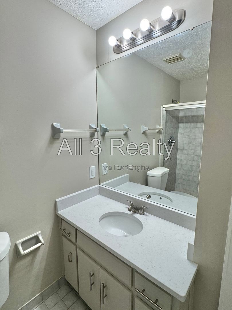 Charming Courtyard-3 Bedroom property image