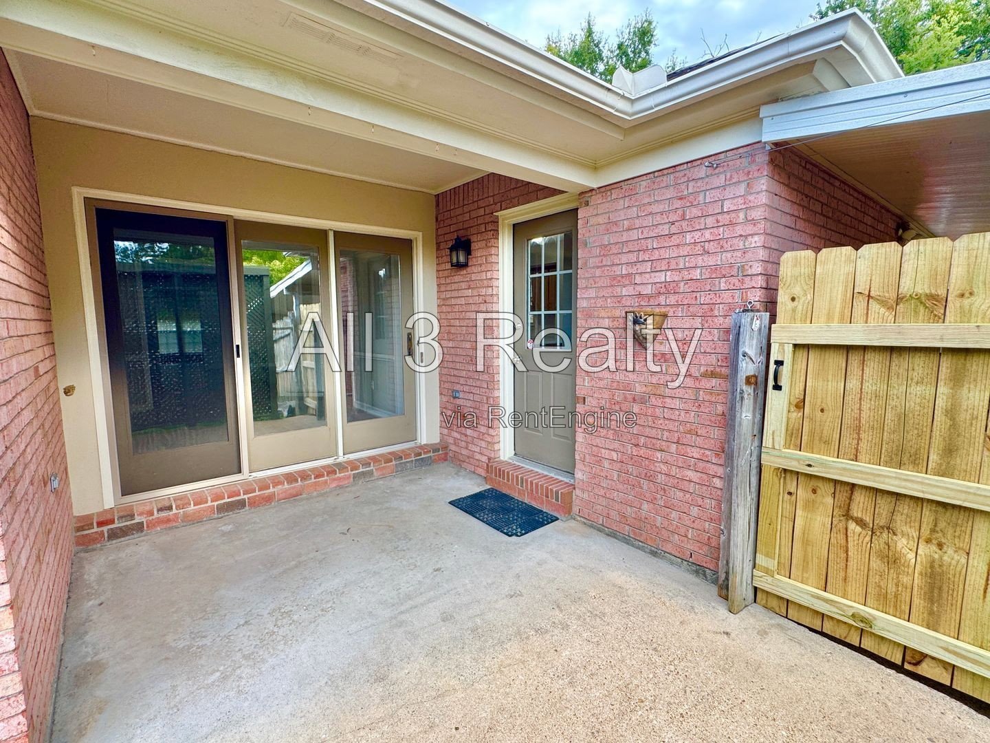 Charming Courtyard-3 Bedroom property image